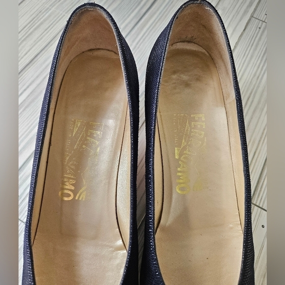 Salvatore Ferragamo Striped Suede Almond Toe Kitten Heels in Midnight Size 8.5 - Picture 7 of 12